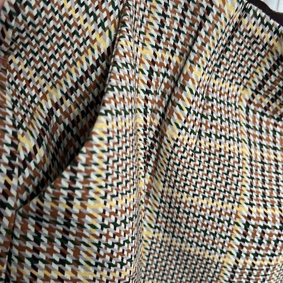 Cabi neutral plaid checkered size Medium Skirt - Picture 5 of 7